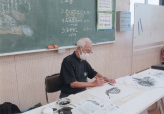 松尾好高指導　鳶尾小学校　水墨画教室情景