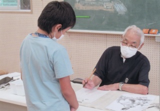 松尾好高指導　鳶尾小学校　水墨画教室情景