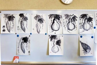 シニア教室で学童作品を披露