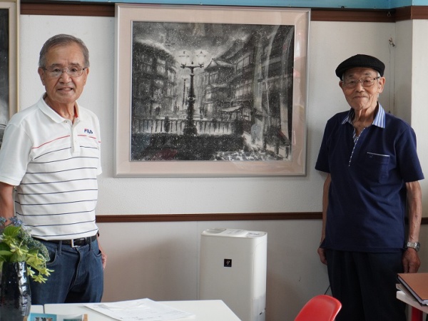 鳶尾ギャラリー理事長・土谷知男氏と共に